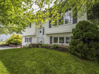 55 Boxwood Crescent – BEAUTIFULLY MAINTAINED 3 BR 1.5 BATH SPLIT ENTRY LR SACKVILLE HOME DEC 1 — rental in Sackville, NB